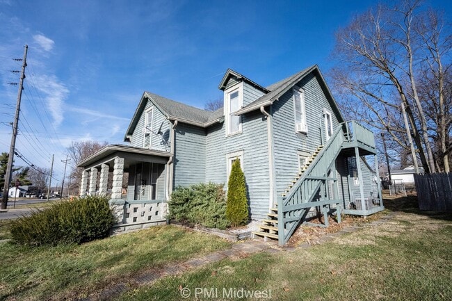 Photo - Charming 1-Bedroom Duplex with Modern Amenities in Mooresville!
