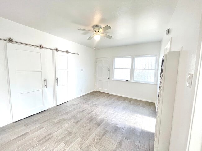 Building Photo - 128 Elm Ave Unit 2