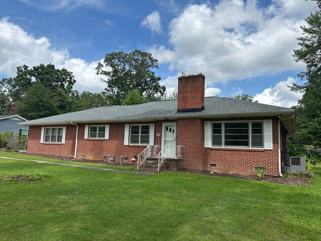 Building Photo - 407 Elizabeth Dr