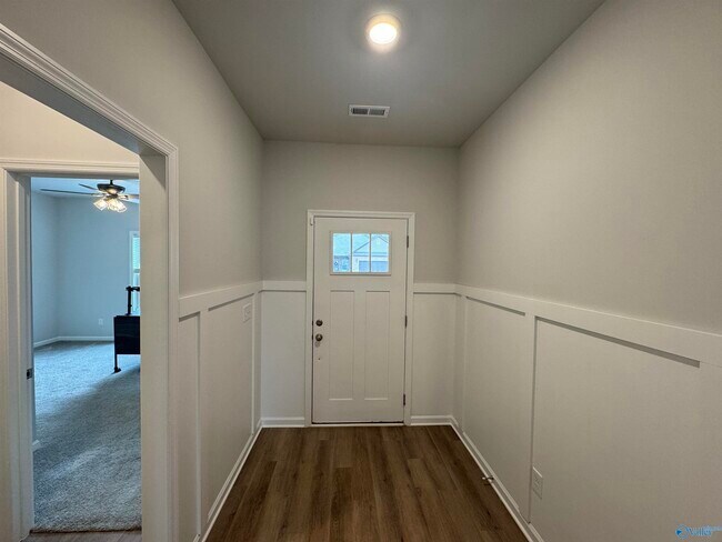 Photo - 209 Saddle St