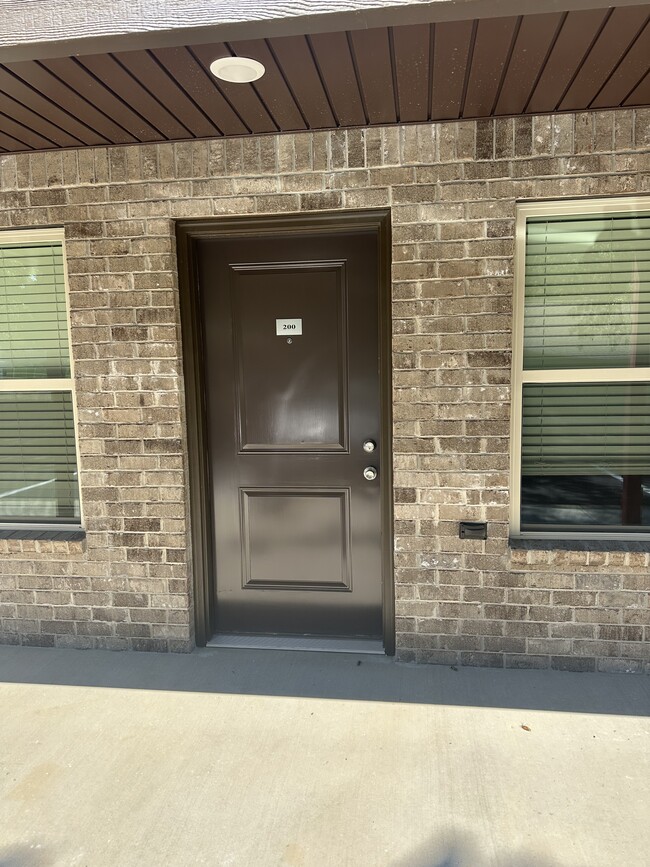 Front - 208 Oak Ct Apartment Unit 226
