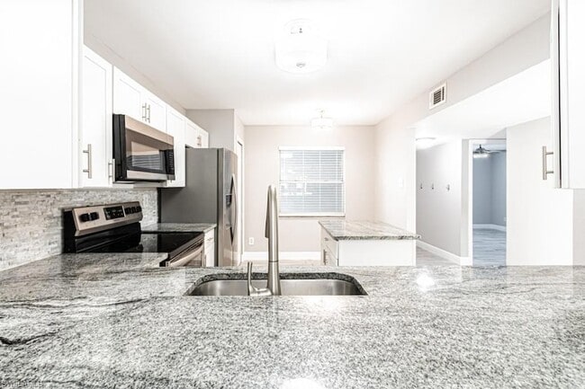 1392 Churchill Cir