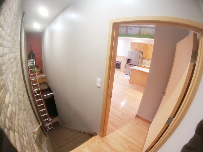 Photo - 3114 N Lincoln Ave Unit 2