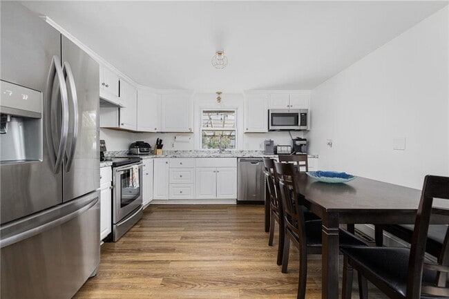 Photo - 340 Old Mill Ln