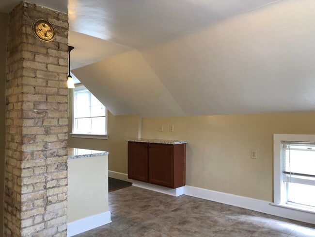 Photo - 2213 S Robinson Ave Unidad UPPER