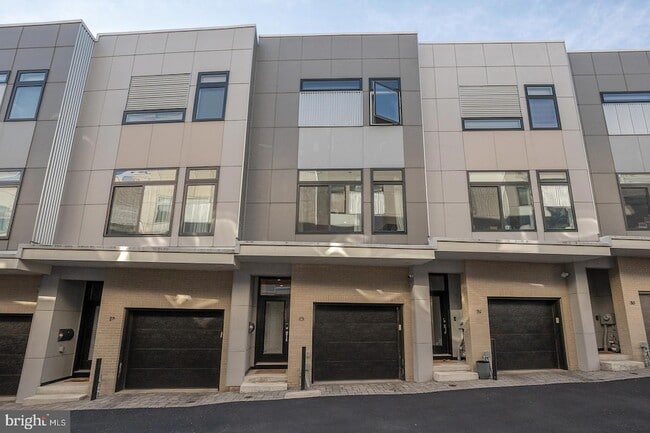 Building Photo - 1326 N Mascher St