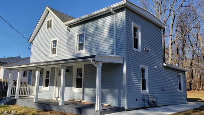 Front - apartment is first floor on the right - 21 W Hanover Ave Unit 1st floor