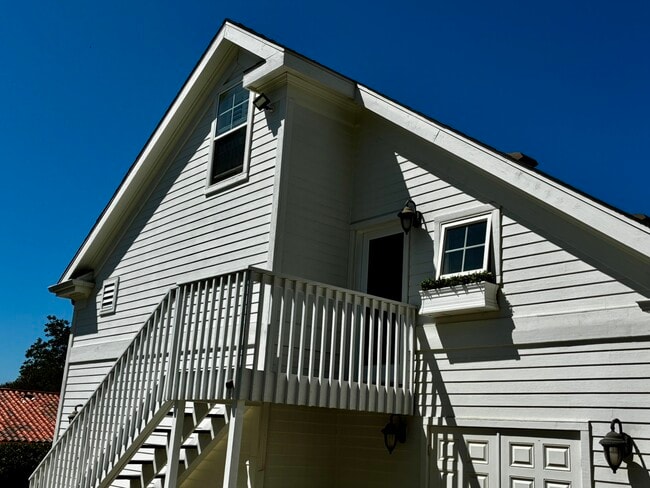 Building Photo - 649 Crest Dr Unit Guest House