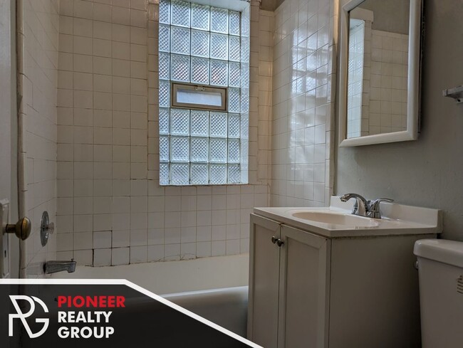 511 W Melrose St Unit 206