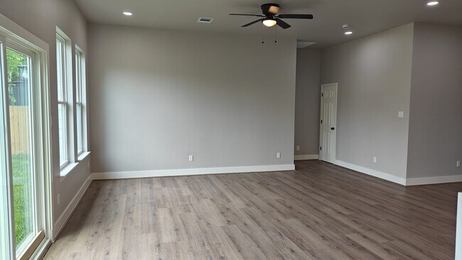 504 Center St