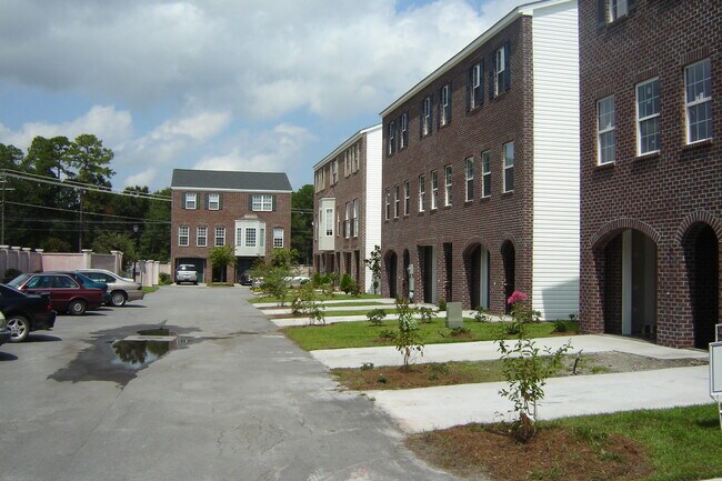 Photo - 204 Station Trl