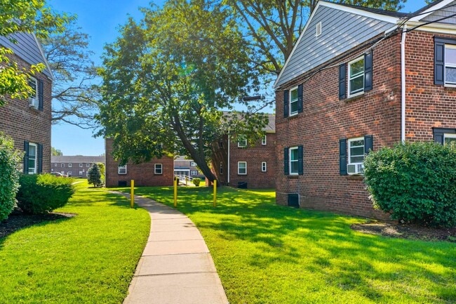 Eagle Rock Apartments at Huntington Station