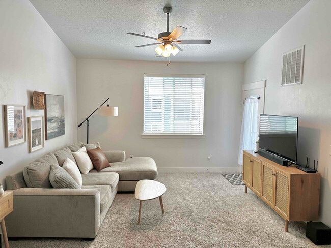 Photo - 354 W 785 N Unidad 354