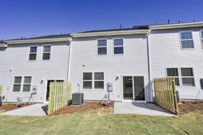 Spacious 3/2.5 Townhome Available February... - Spacious 3/2.5 Townhome Available February...