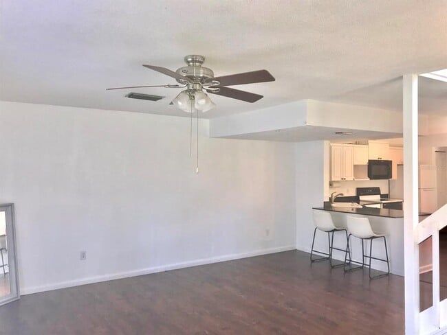 Photo - 112 Oakwood Village Cir