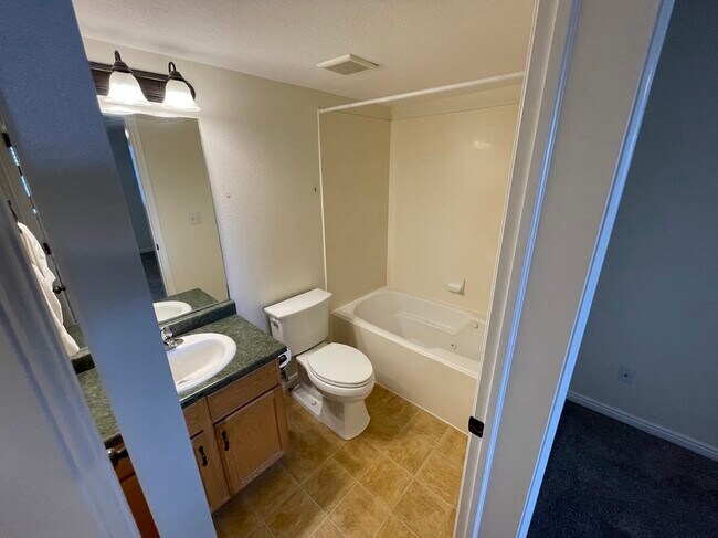 Master Bathroom - 3812 E Rock Creek Rd Unit B4