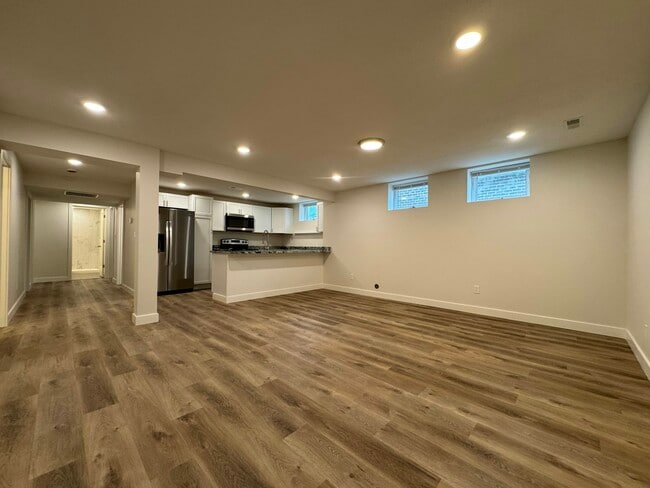 Building Photo - 1411 Rosemary Ln