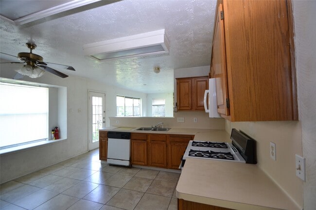 Photo - 12410 Meadow Briar Dr