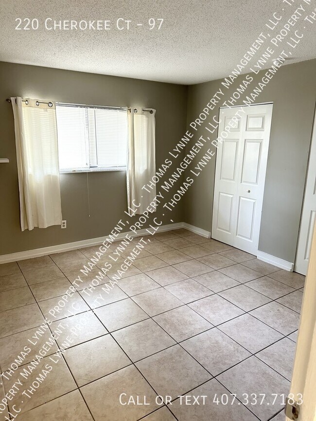 Photo - 220 Cherokee Ct