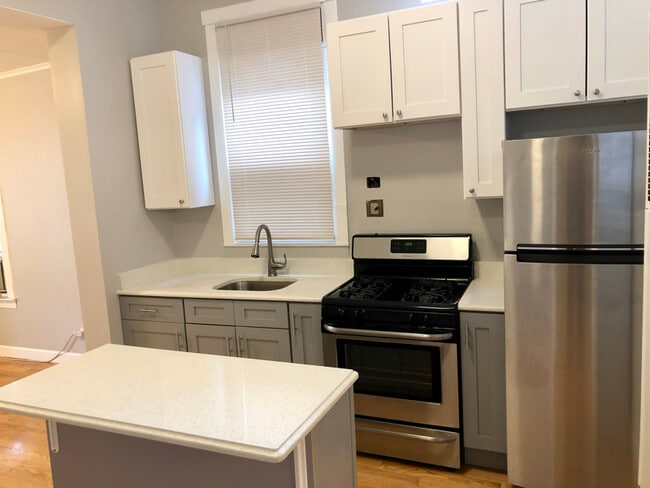 Building Photo - 2156 W 18th Pl