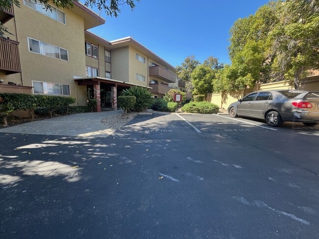 Building Photo - 941 Lewelling Blvd Unit 304