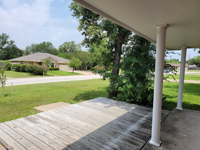 Photo - 3 br, 2 bath House - 3900 Windwood Cir