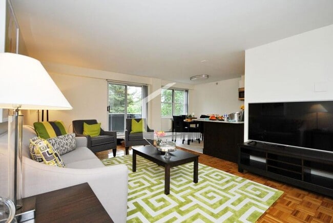 Building Photo - Spacious 2-Bed, 1.5-Bath in Coolidge Corne... Rental