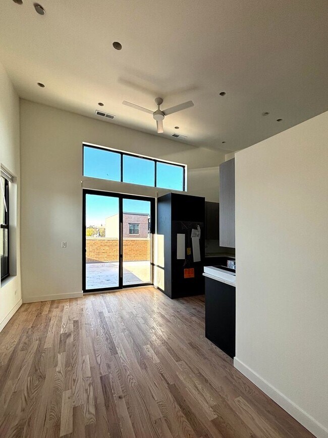 Photo - 2445 N Lincoln Ave