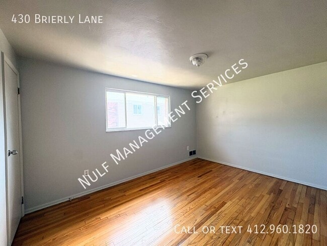 Photo - 430 Brierly Ln