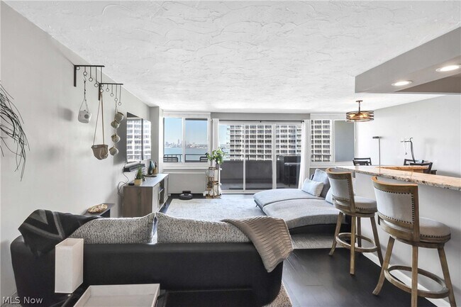 Photo - 12900 Lake Ave Unidad 1902