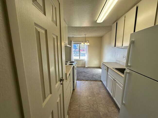 Photo - 4600 Neil Rd