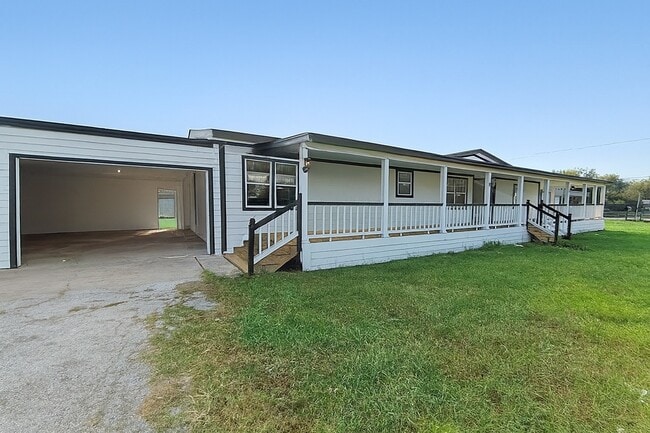 Photo - 17319 Wells Dr