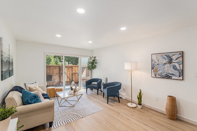 Photo - 620 Mathews St Unidad 104