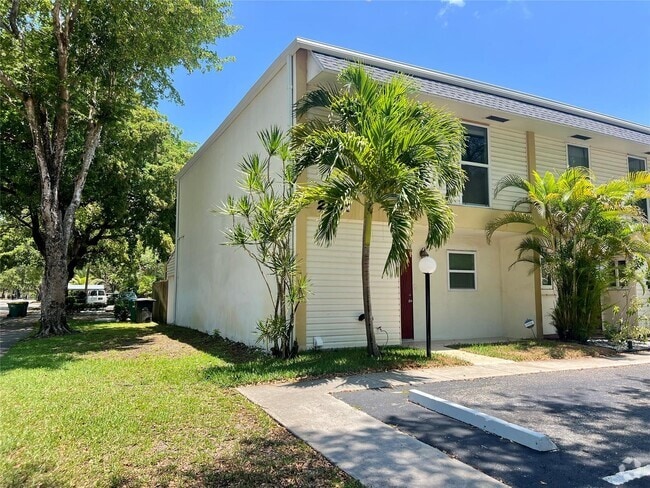 Building Photo - 2801 N 34th Ave Rental