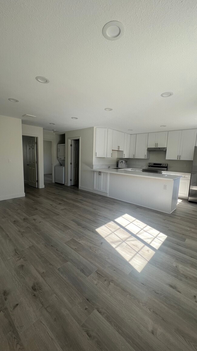 Building Photo - 733 S 45th St Rental