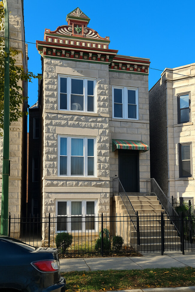 Photo - 1338 N Claremont Ave House
