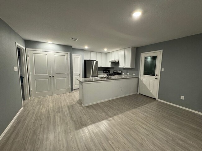 Photo - 7010 Solar Rdg