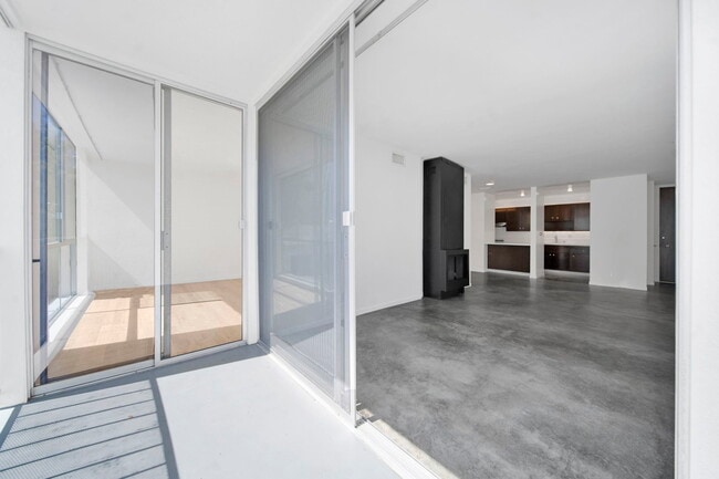 Photo - 1147 N Clark St Unit 105