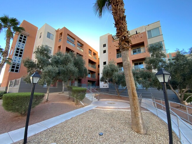 Stunning 1-Bedroom, 1-Bathroom Condo in Gu... - Stunning 1-Bedroom, 1-Bathroom Condo in Gu...