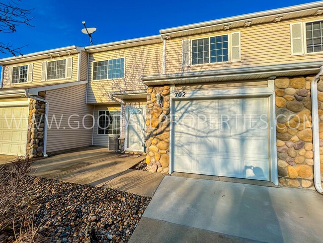 Two Bedroom 2 Bath Townhome in Des Moines - Two Bedroom 2 Bath Townhome in Des Moines