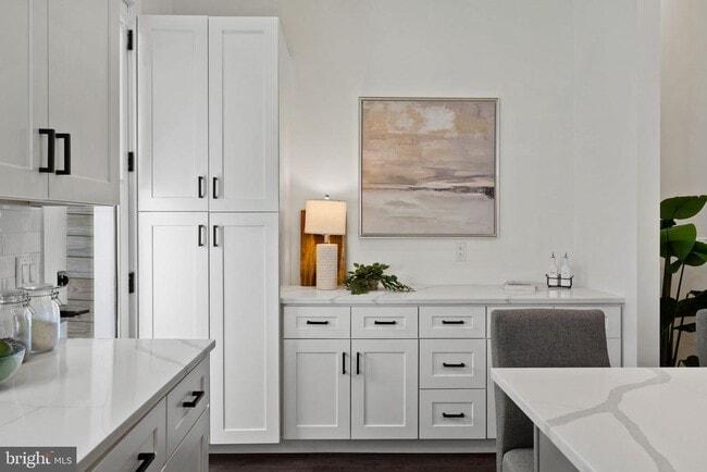 Photo - 2235 Hope St