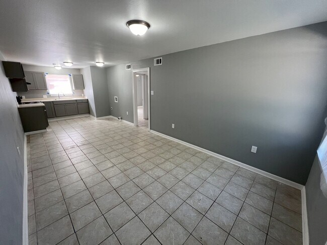 Photo - Baker Trails Apartments Unidad B