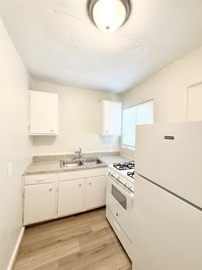 Photo - 2717 Hadley St