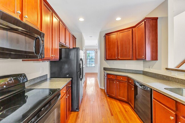 Spacious townhouse in Tranquil Hill Planta... - Spacious townhouse in Tranquil Hill Planta...