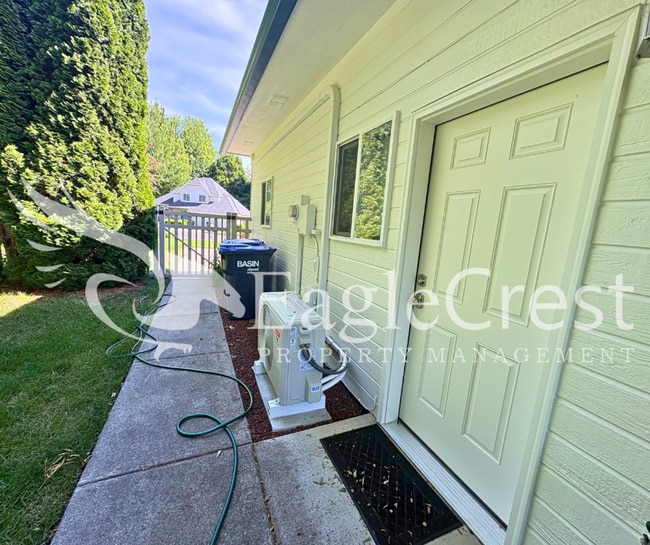 Brand-New Bright & Open Studio Apartment ~ $300.00 OFF 2nd Month Rent!!