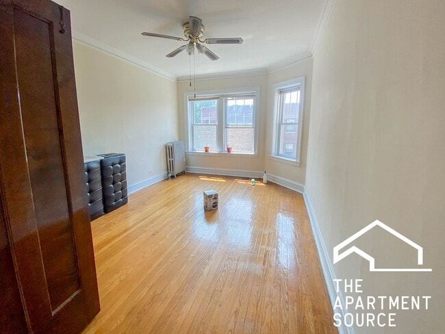 Building Photo - 2204 W Foster Ave Unit 3