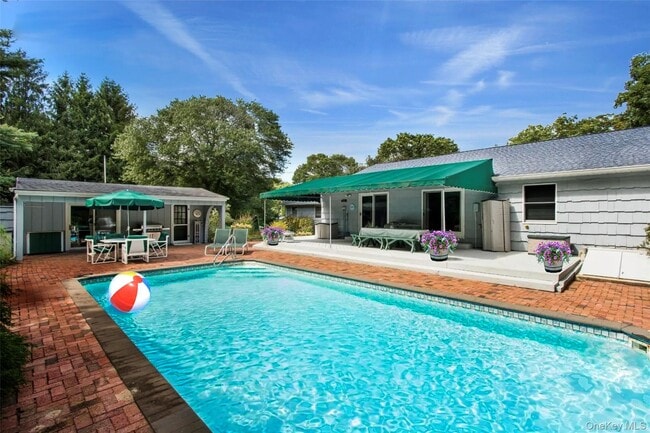 Photo - 25 Squires Ave