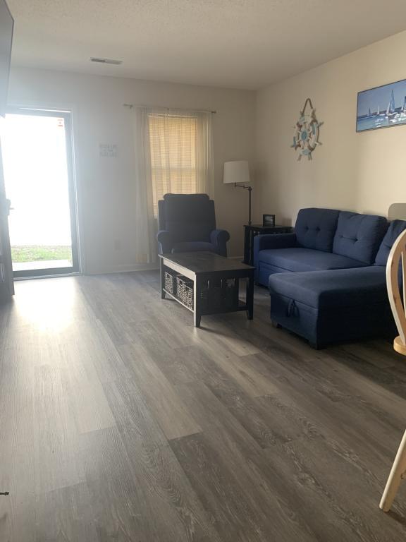 Photo - 100 Ye Olde Kings Hwy