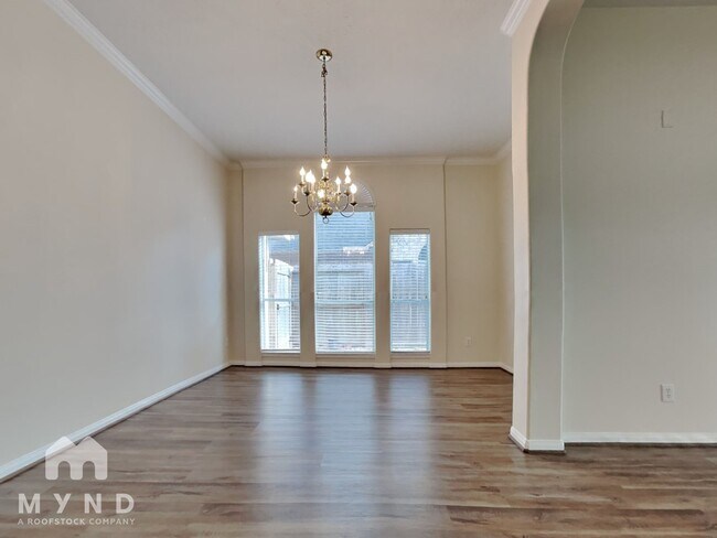 Photo - 1605 Garden Lakes Dr