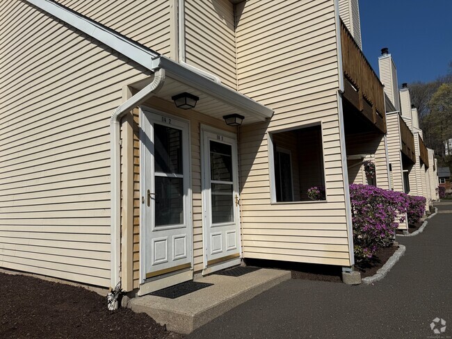 Building Photo - 8 Rose Ln Unit APT 14-2